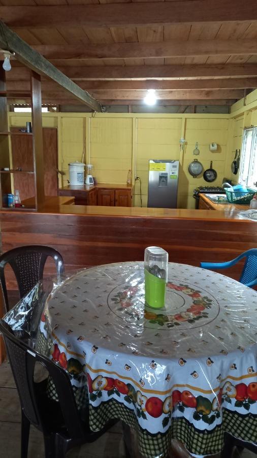 Casa Manati Hotel Livingston Bagian luar foto