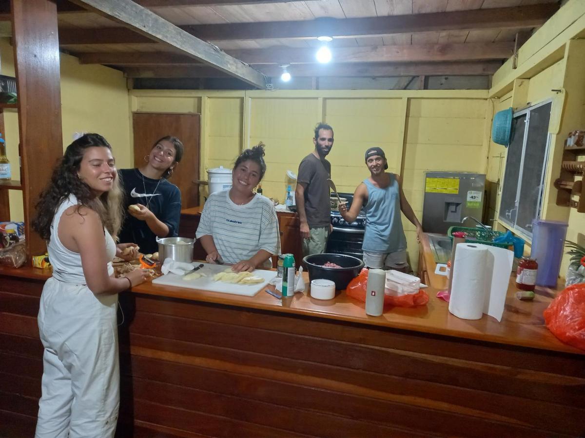 Casa Manati Hotel Livingston Bagian luar foto